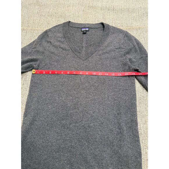 Patagonia Women's Recycled Cashmere + Wool V-Neck Sweater XS NWOT - Picture 6 of 9